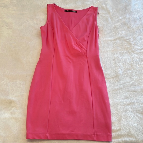 Pink fitted dress - Picture 1 of 4